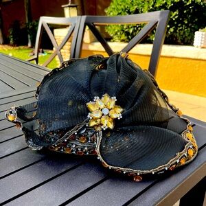 Vintage Black and Gold Women's Hat
Derby horse race horse jewels